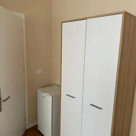 Отель Air Rreshen
